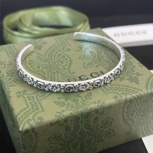 Gucci Silver Women's Bracelet with Floral Design